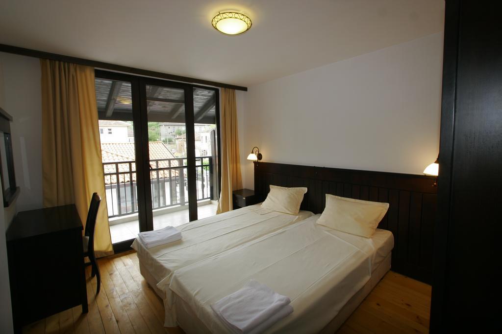 Guest House Bukor Shtepi Mandrica Bagian luar foto