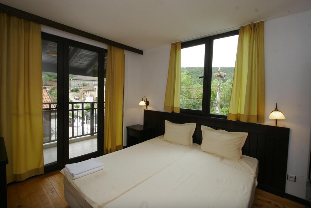 Guest House Bukor Shtepi Mandrica Bagian luar foto