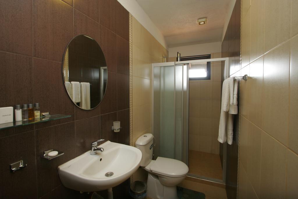 Guest House Bukor Shtepi Mandrica Bagian luar foto