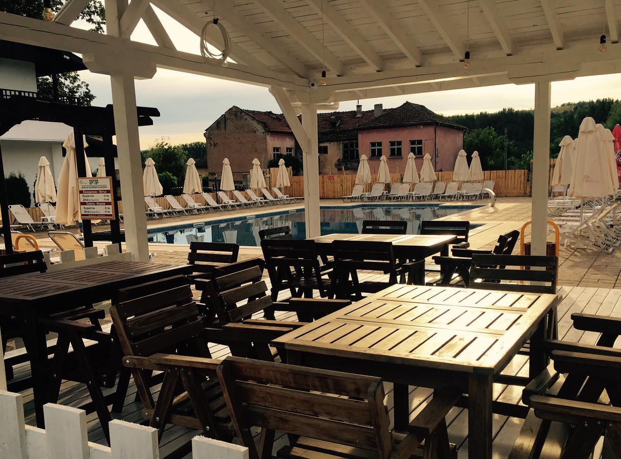 Guest House Bukor Shtepi Mandrica Bagian luar foto