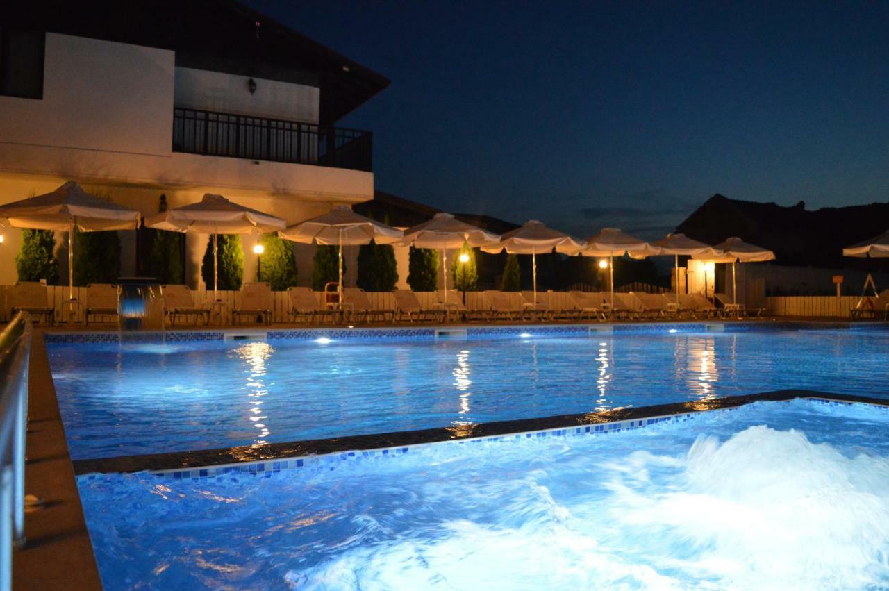 Guest House Bukor Shtepi Mandrica Bagian luar foto