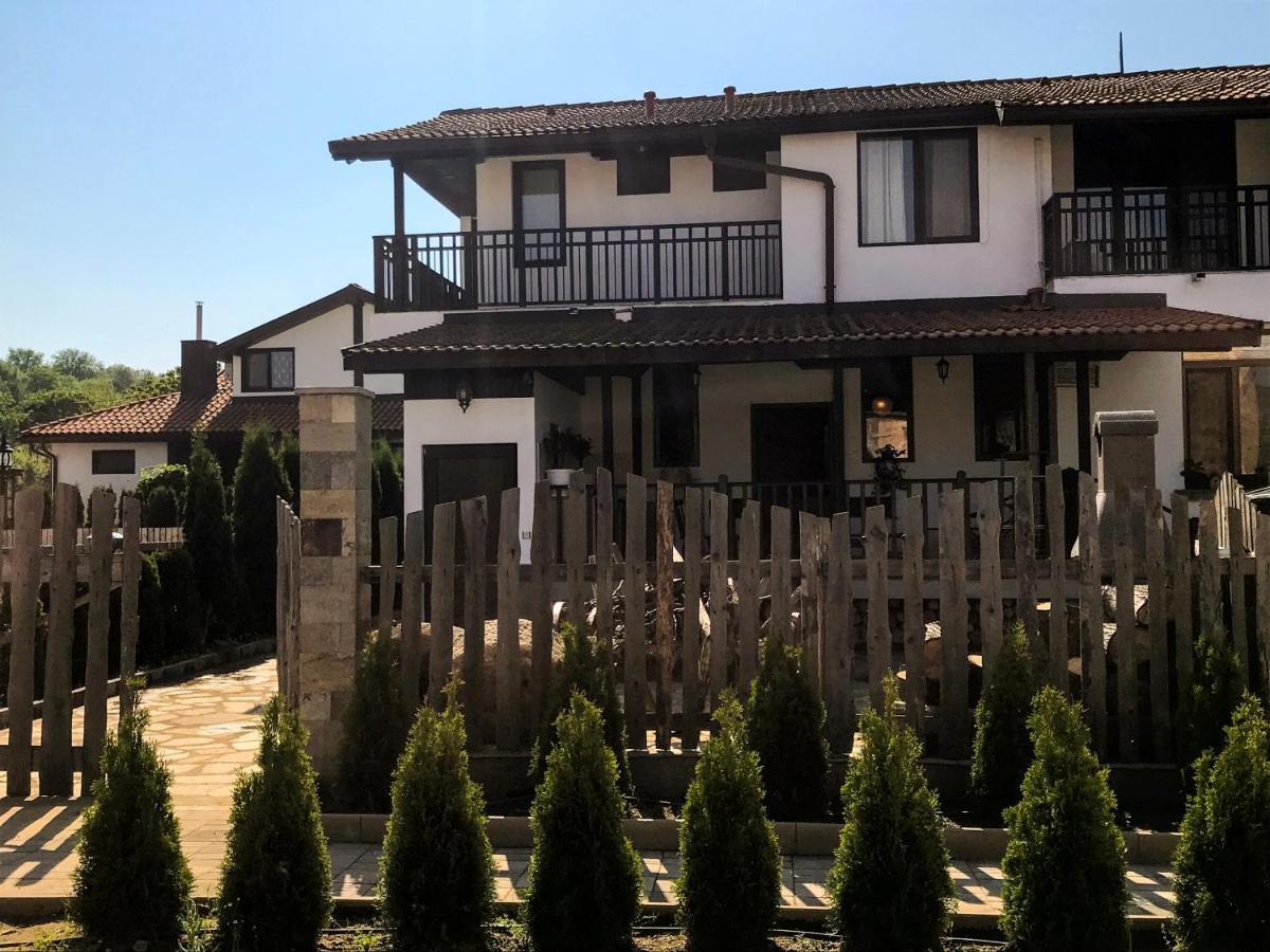Guest House Bukor Shtepi Mandrica Bagian luar foto