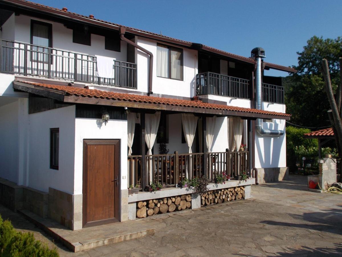 Guest House Bukor Shtepi Mandrica Bagian luar foto