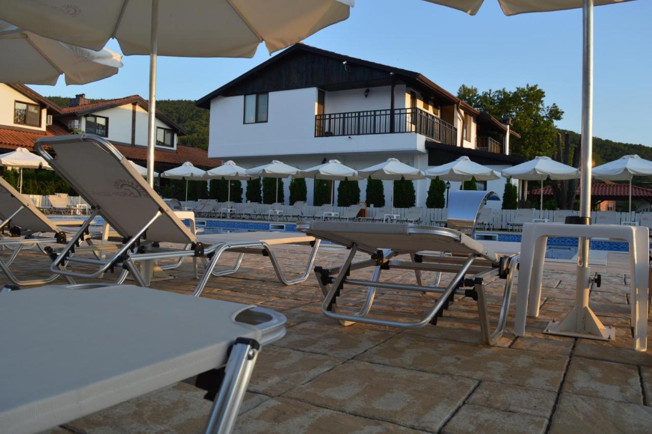 Guest House Bukor Shtepi Mandrica Bagian luar foto