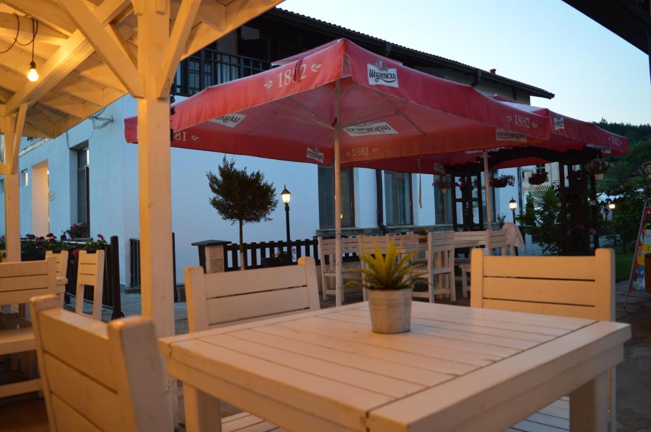 Guest House Bukor Shtepi Mandrica Bagian luar foto