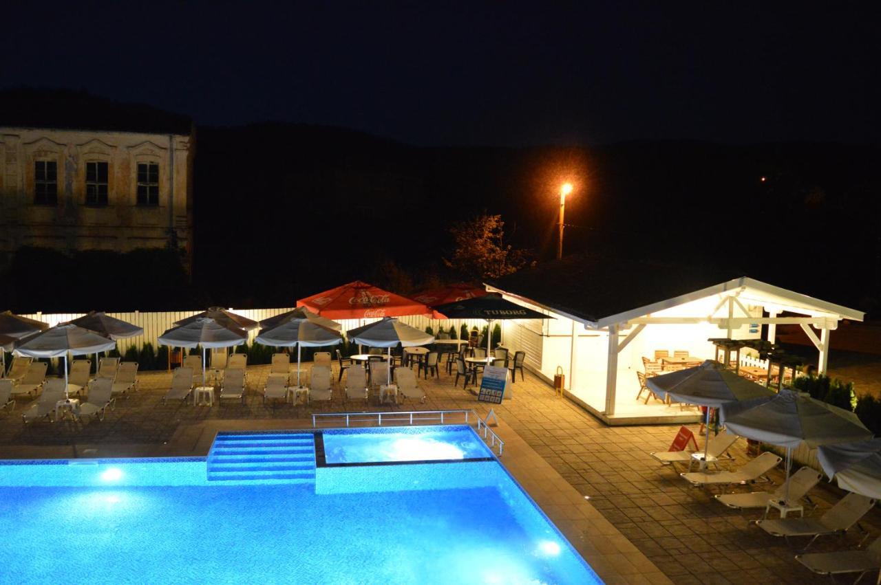 Guest House Bukor Shtepi Mandrica Bagian luar foto